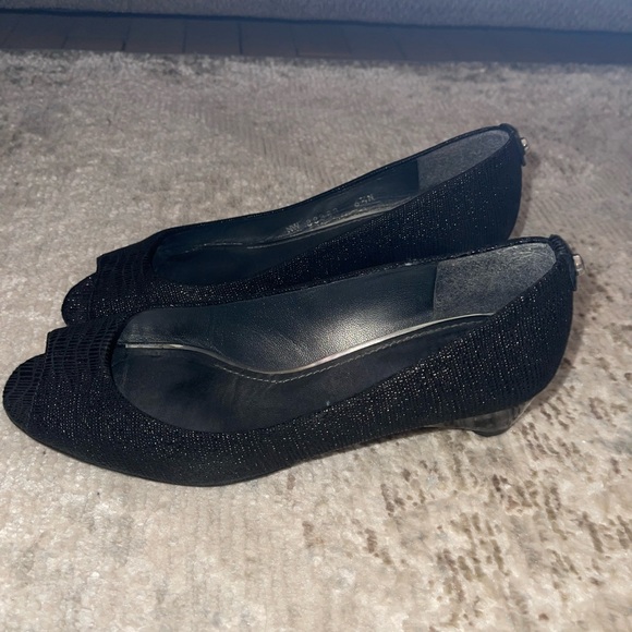 Stuart Weitzman
Textured Suede Peep-Toe Pumps - Picture 3 of 5
